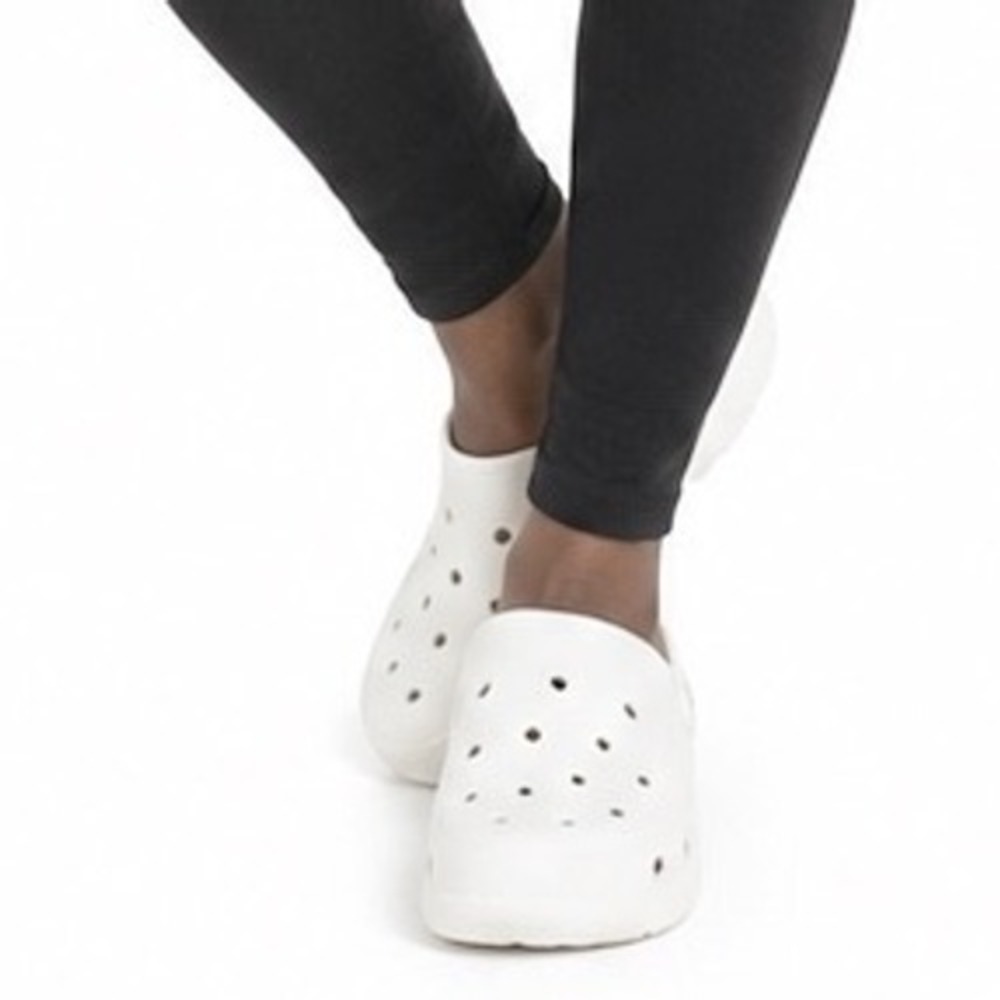 Crocs Classic Sneaker White Clog M8 W10 Slip On Shoes 210080-100 New 106-02